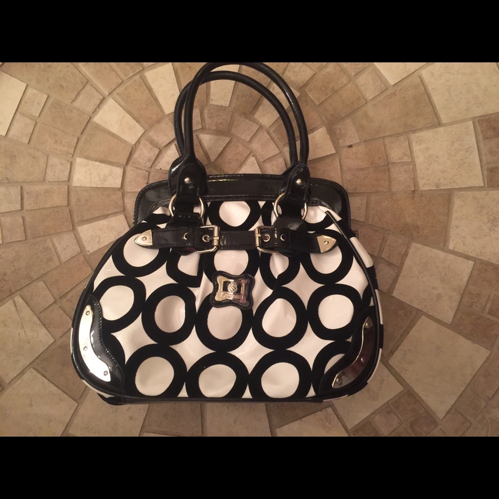 💐Black & White Satchel